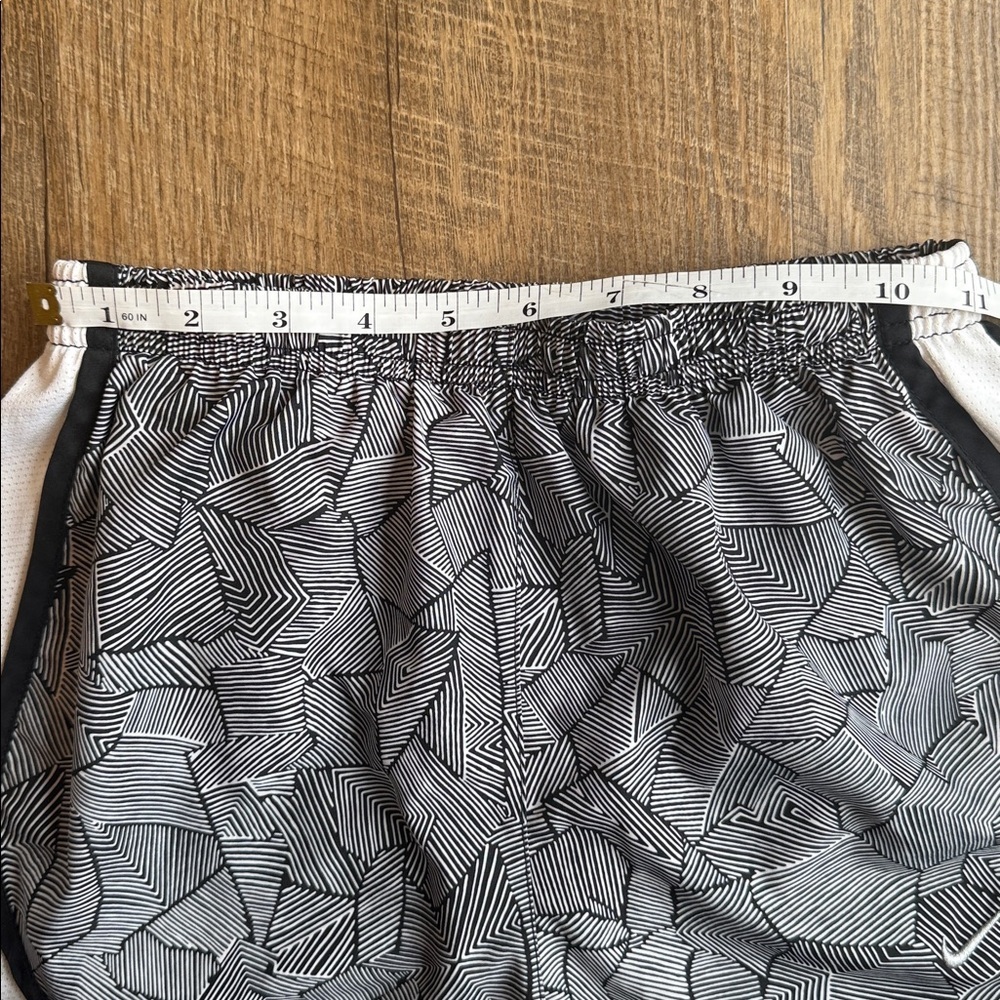 Nike Dri-Fit Women’s Lined Athletic Shorts Black White Geometric Striped XS - Picture 6 of 10